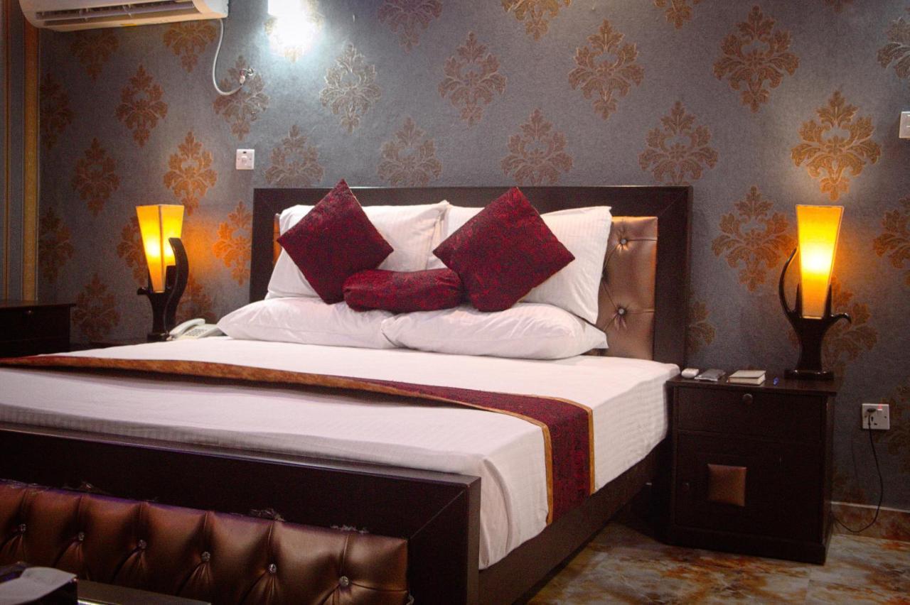 Mall View Hotel Gulberg Лахор Экстерьер фото