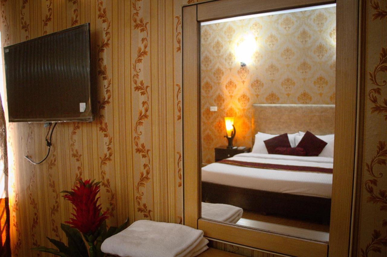 Mall View Hotel Gulberg Лахор Экстерьер фото
