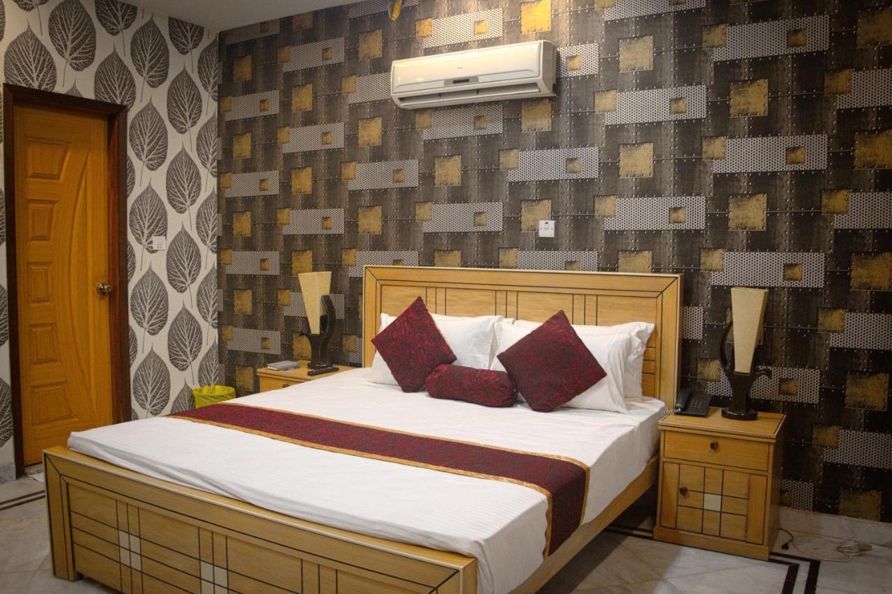 Mall View Hotel Gulberg Лахор Экстерьер фото