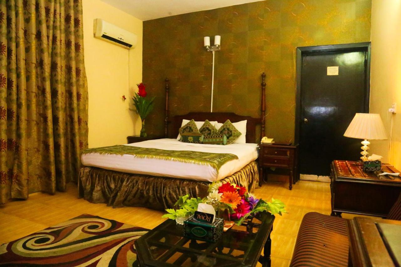 Mall View Hotel Gulberg Лахор Экстерьер фото